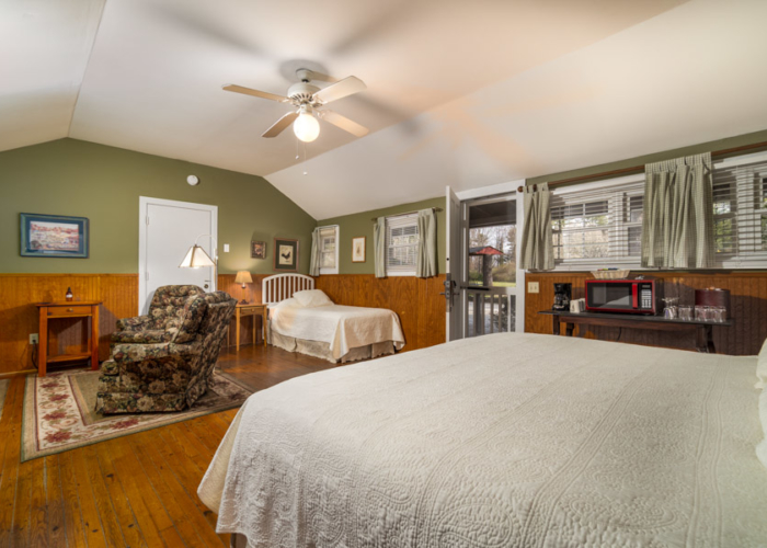 Cabin Rooms | Highland Lake Inn & Resort